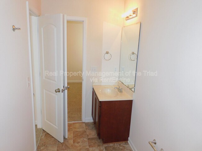 Building Photo - 415 Hidden Brook Ln