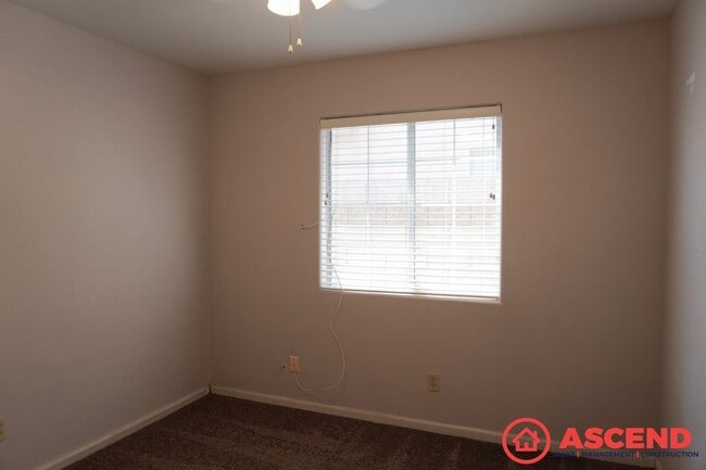 Building Photo - Spacious Home in Wasco!