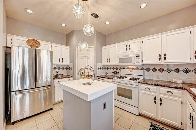 Building Photo - 1813 White Oak Loop