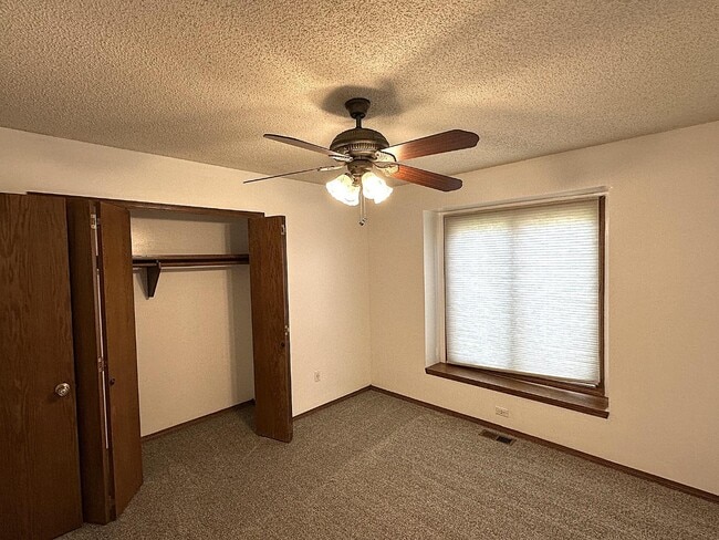 Building Photo - 8541 E Mount Vernon St