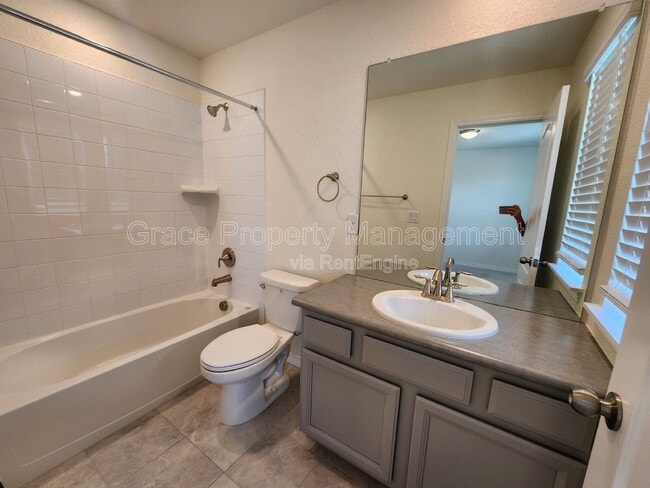 Building Photo - 808 Byrd Dr