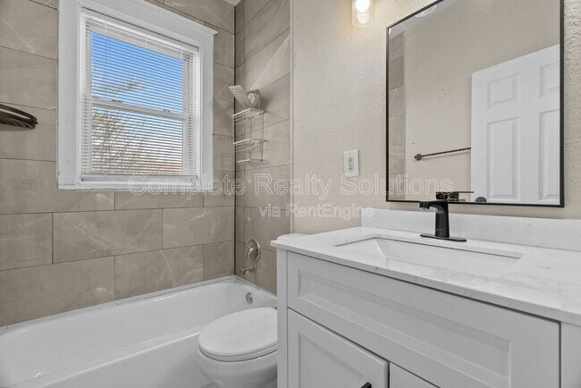 Building Photo - 4102 California Ave