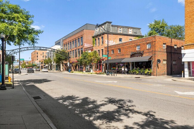 Building Photo - 854 N High St