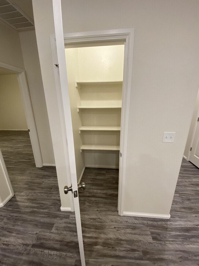 Building Photo - 2424 Alta Vista Ln