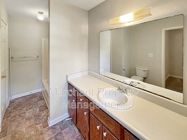 Building Photo - 118 Creek Dr