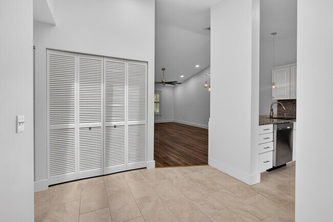 Building Photo - 13085 Belhaven Ct