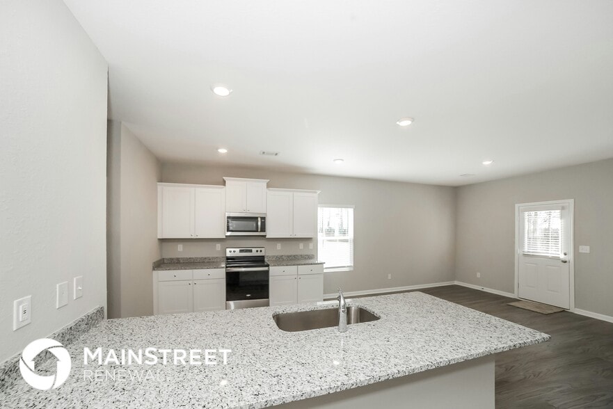 Building Photo - 523 Firethorn Ct