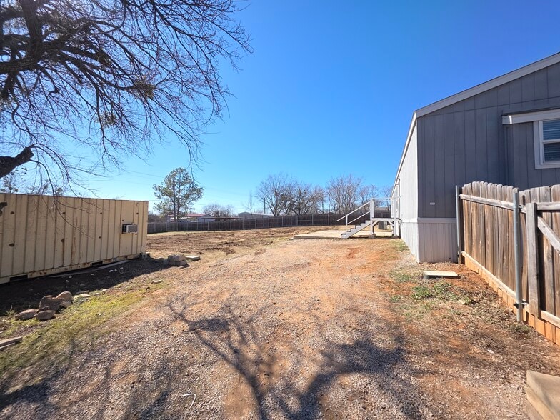 Building Photo - 511 S California St