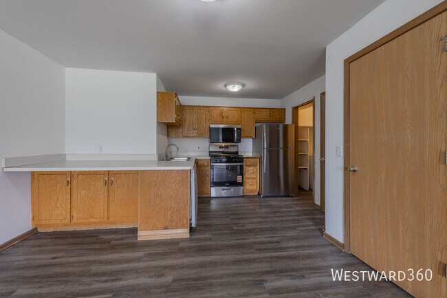 Building Photo - 915 Spiros Ct