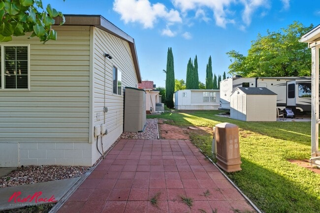 Building Photo - Single-Level 2 Bedroom Home in Washington 55+ Community!