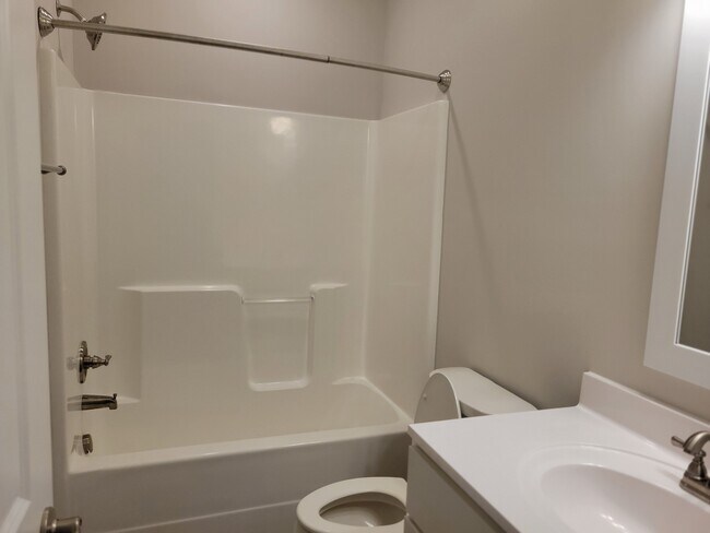 Building Photo - 2127 Briarpatch Dr