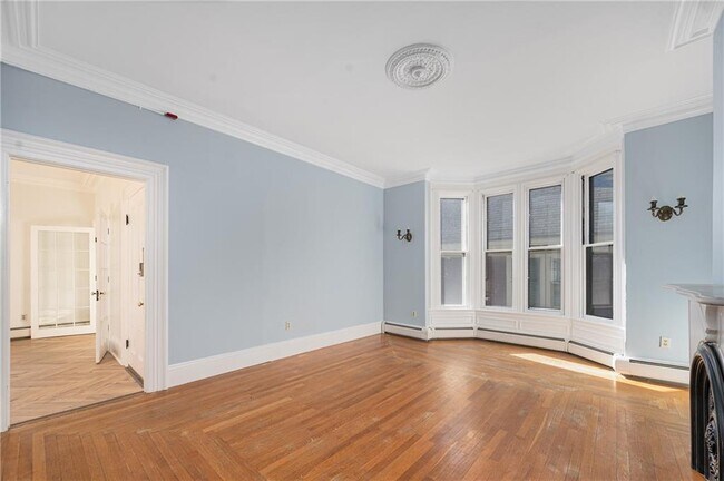 Building Photo - 89 Oak St