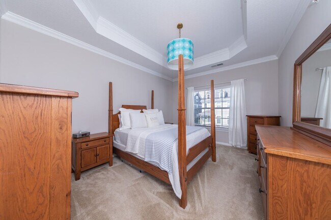 Building Photo - 2 bedroom condo close to W&M