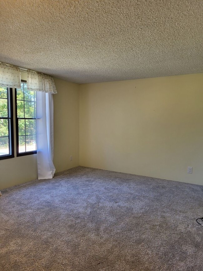 Building Photo - Doublewide with 3 car garage