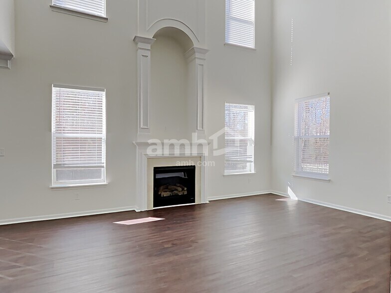 Building Photo - 4007 Caboose Ct