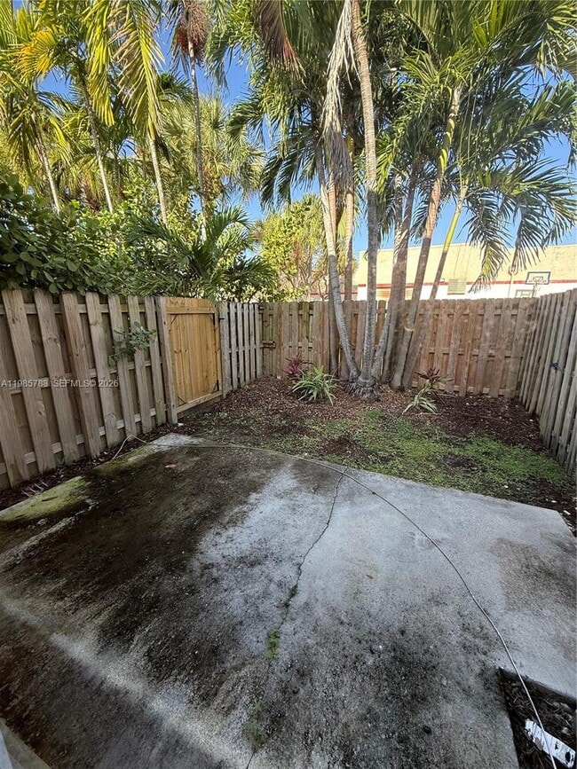 Building Photo - 15750 SW 92nd Ave