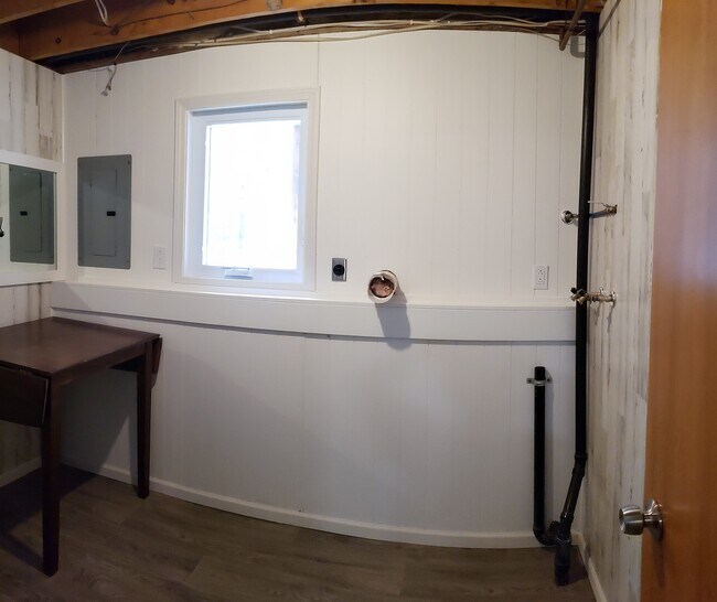 Upgraded laundry room (There is also a storage room in LL) - 2340 S Ridge Rd