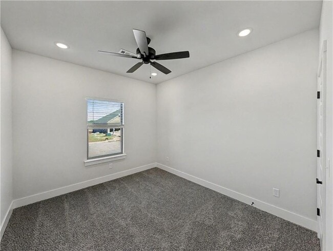 Building Photo - 6807 SW Basswood Ave