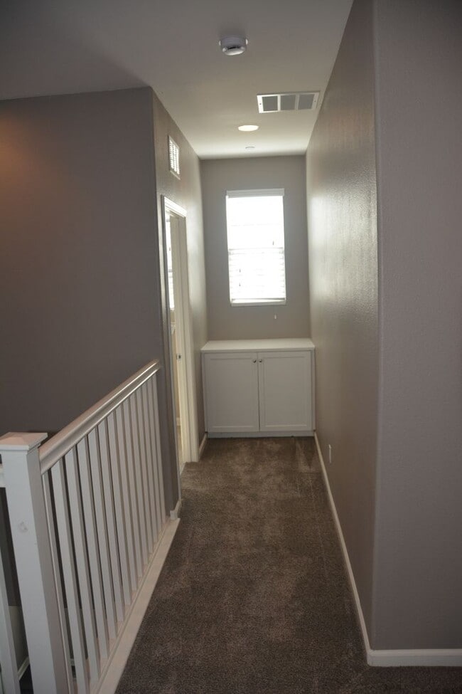 Building Photo - 321 MacArthur Way