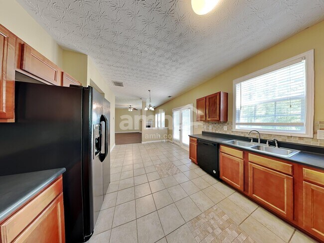 Building Photo - 6165 Ambercrest Ct