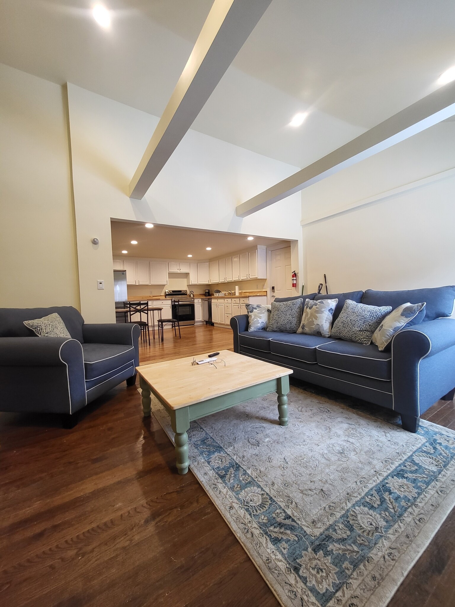 LIVING AREA - 2560 U.S. 9