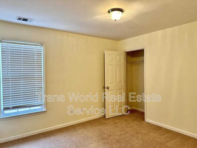 Building Photo - 8595 River Walk Landing