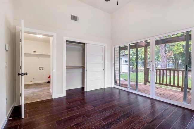 Building Photo - 7511 Carver Ave