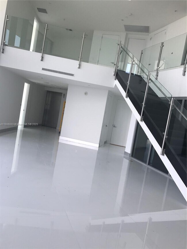 Building Photo - 18555 Collins Ave