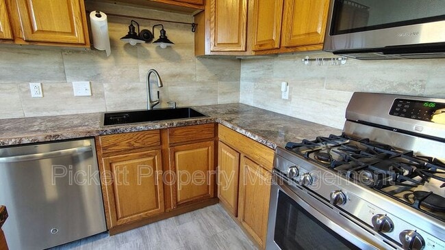 Building Photo - 1316 E Hope St