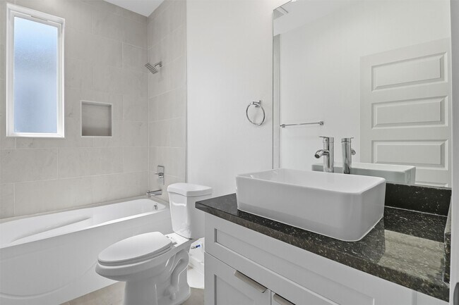 Building Photo - 2924 El Fenice Ln