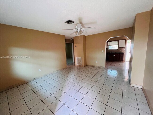 Building Photo - 6143 SW 33rd St