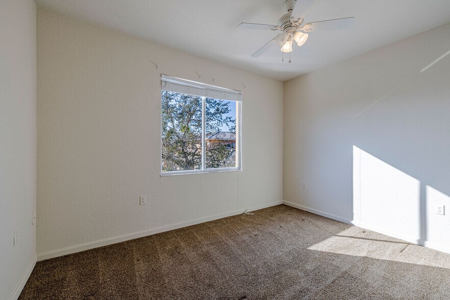 Building Photo - 805 Middleton Dr SW