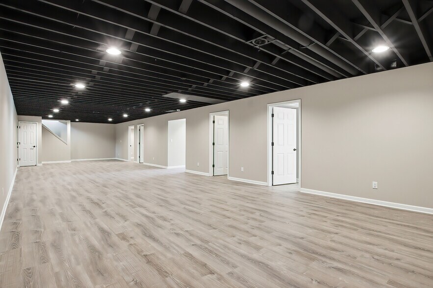 Building Photo - 6582 Lakeside Rd