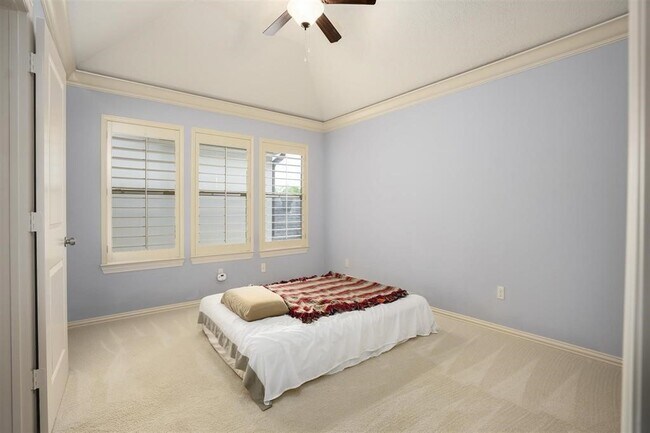 Building Photo - 2050 Palm Forest Ln