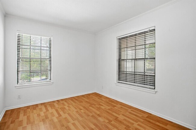 Building Photo - 10955 Wurzbach Rd