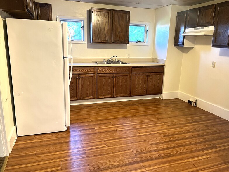 Building Photo - 225 1/2 W 18th St