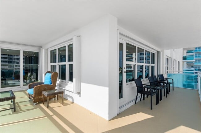 Building Photo - 3900 Galt Ocean Dr