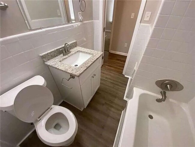 Building Photo - 2490 Brentwood Rd