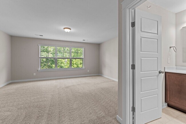 Building Photo - Gorgeous Townhome in N. Raleigh, Top Amenities & Finishes, Community Pool, Pet Friendly!