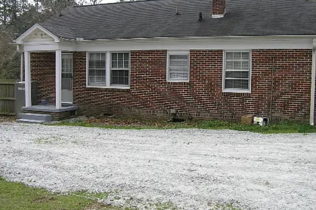 Building Photo - Charming 3-Bed Home in Forest Acres – Spac...