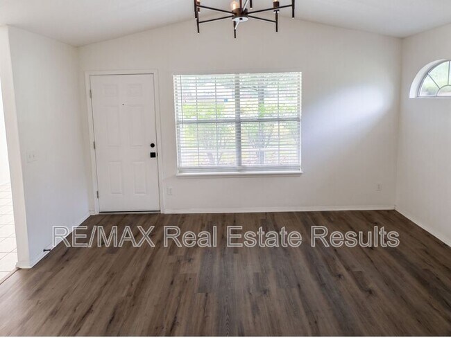 Building Photo - 1607 Timberline Dr