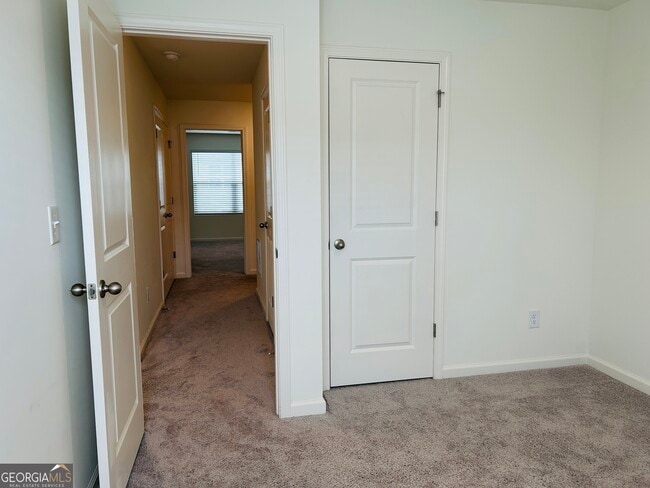 Building Photo - 403 Kings Cross Wy