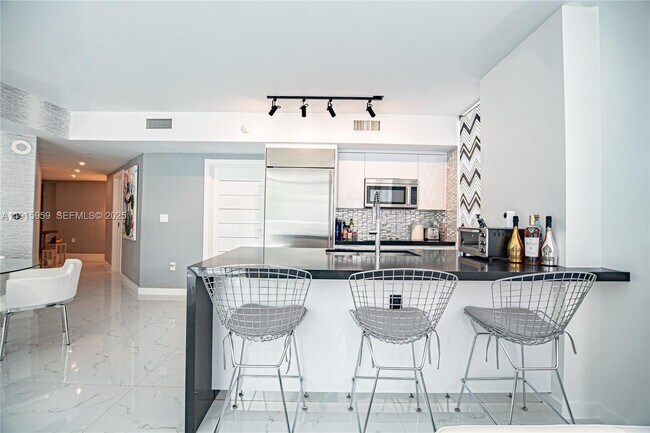 Building Photo - 500 Brickell Ave