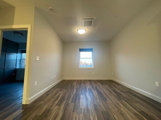 Building Photo - 25 Lowell St