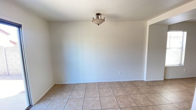 Building Photo - Cozy 3 bedroom home in Surprise!