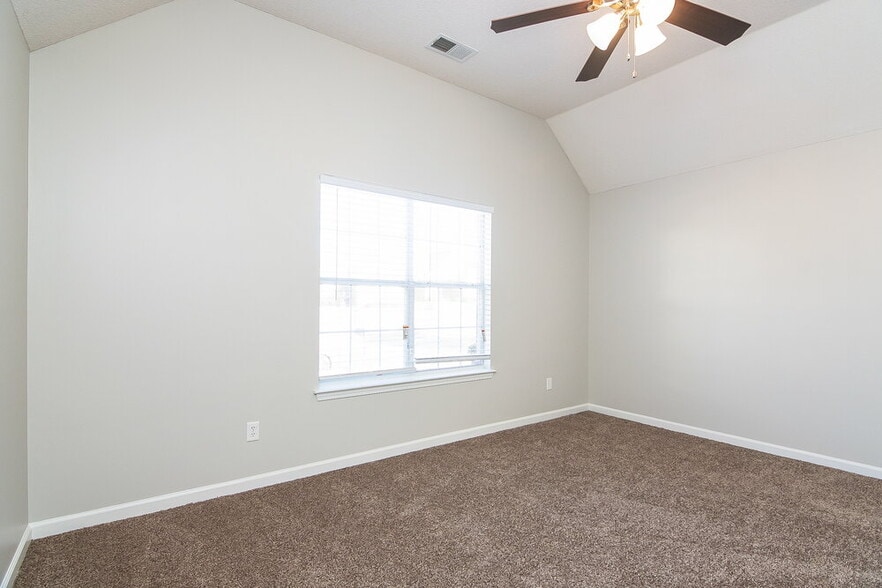 Building Photo - 10049 Mill Hill Ave