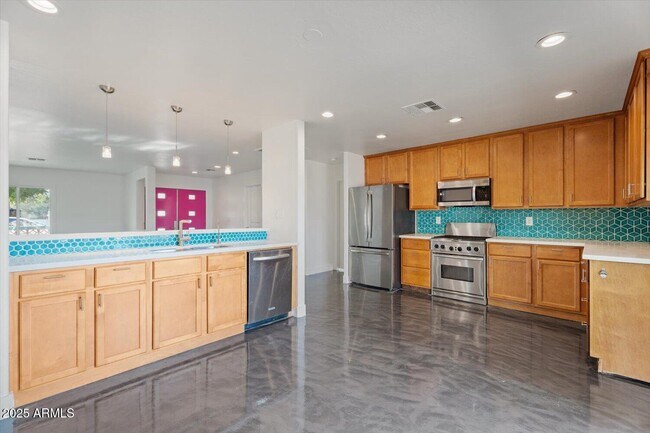 Building Photo - 8524 E Edgemont Ave