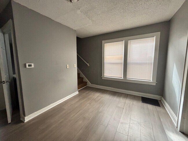 Building Photo - 1091 S Champion Ave