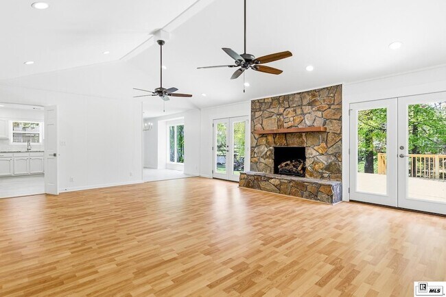 Building Photo - 203 Dupont Dr