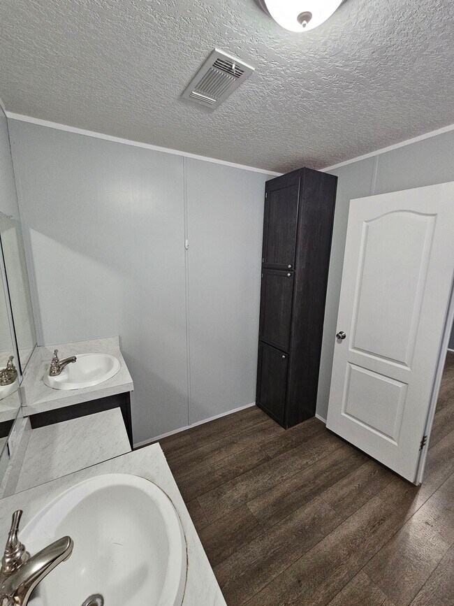 Building Photo - 2812 Edward Ave